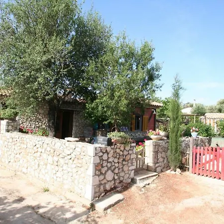 Dom wakacyjny Vinieris Villas - Almond